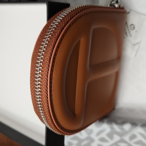 Telfar - tan 100% leather supple wallet - Picture 2 of 12